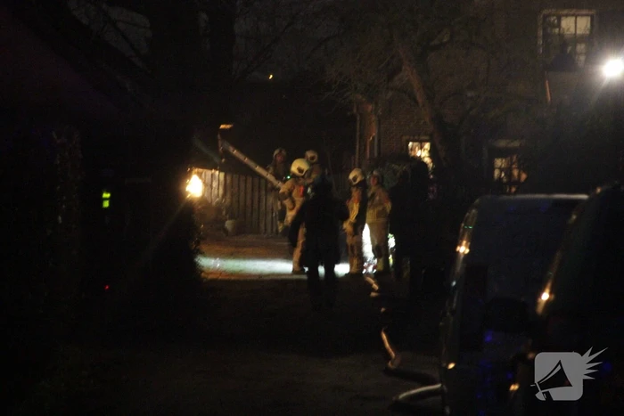 Brand in woning met rietendak
