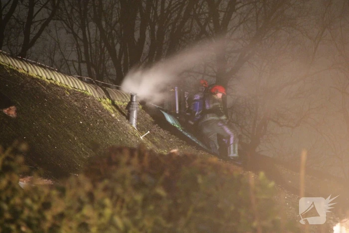 Brand in woning met rietendak