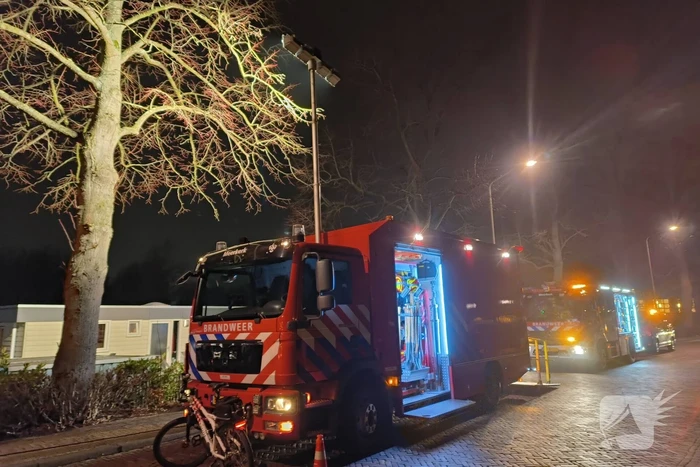 Grote inzet brandweer wegens zinkende woonboot