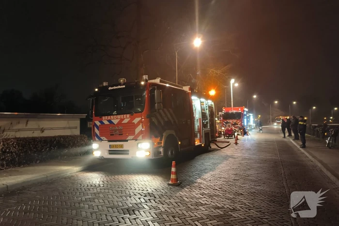 Grote inzet brandweer wegens zinkende woonboot