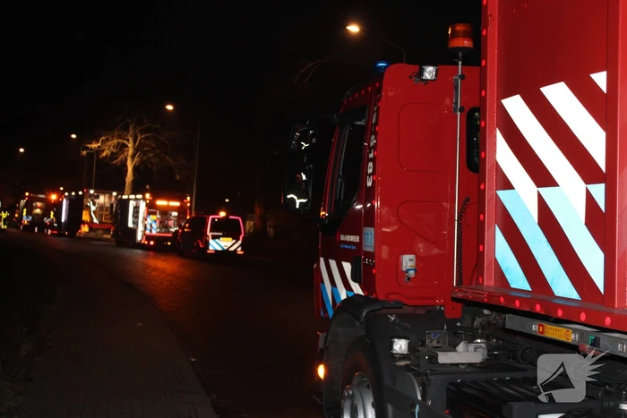 Grote inzet brandweer wegens zinkende woonboot