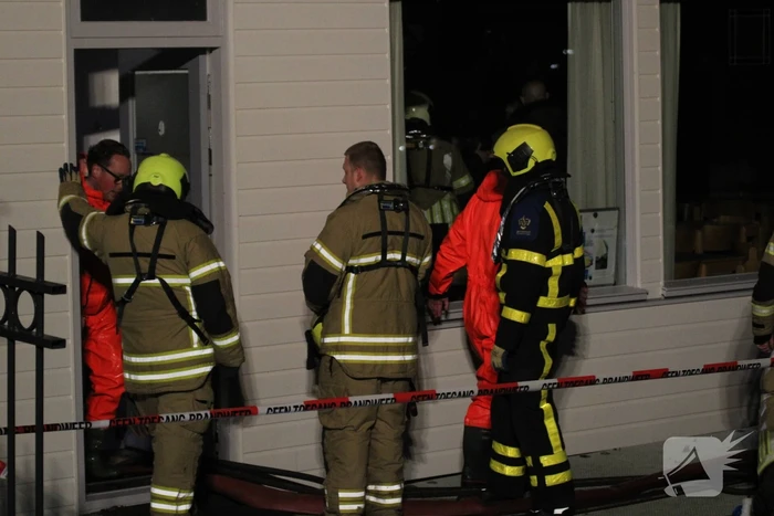 Grote inzet brandweer wegens zinkende woonboot