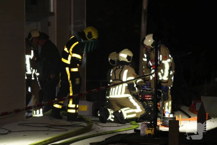Grote inzet brandweer wegens zinkende woonboot