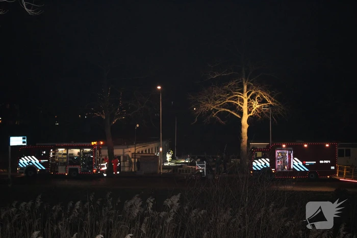Grote inzet brandweer wegens zinkende woonboot