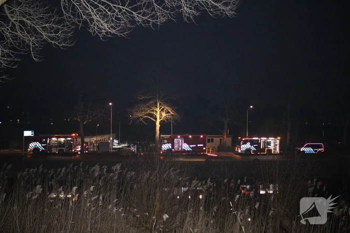 Grote inzet brandweer wegens zinkende woonboot