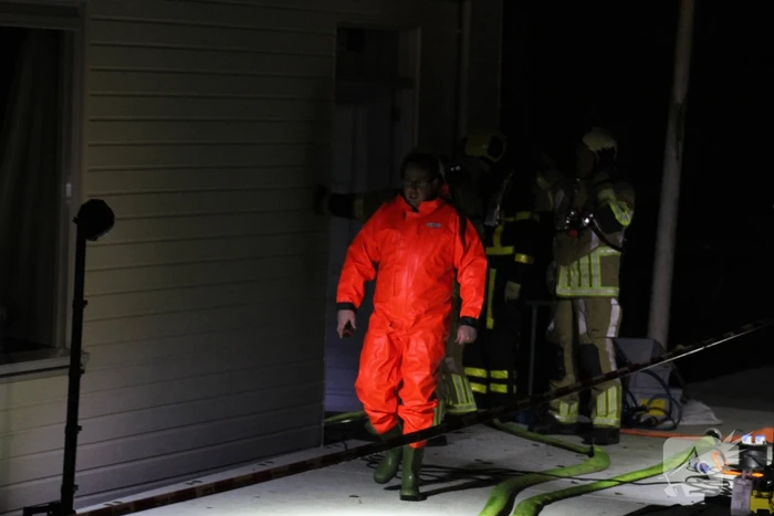 Grote inzet brandweer wegens zinkende woonboot