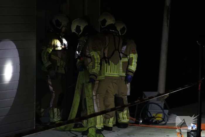 Grote inzet brandweer wegens zinkende woonboot