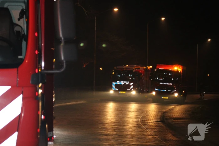 Grote inzet brandweer wegens zinkende woonboot
