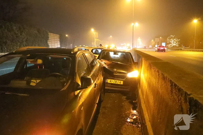 Drie auto's op elkaar gebotst