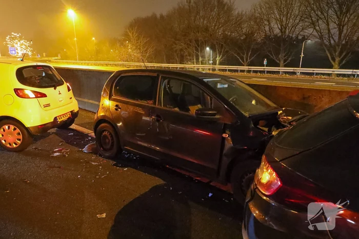 Drie auto's op elkaar gebotst