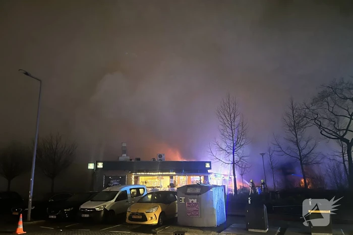 Enorme rookontwikkeling bij uitslaande brand