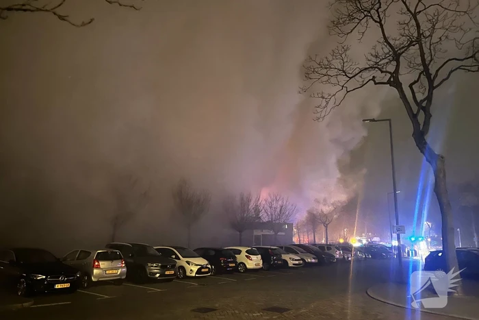 Enorme rookontwikkeling bij uitslaande brand