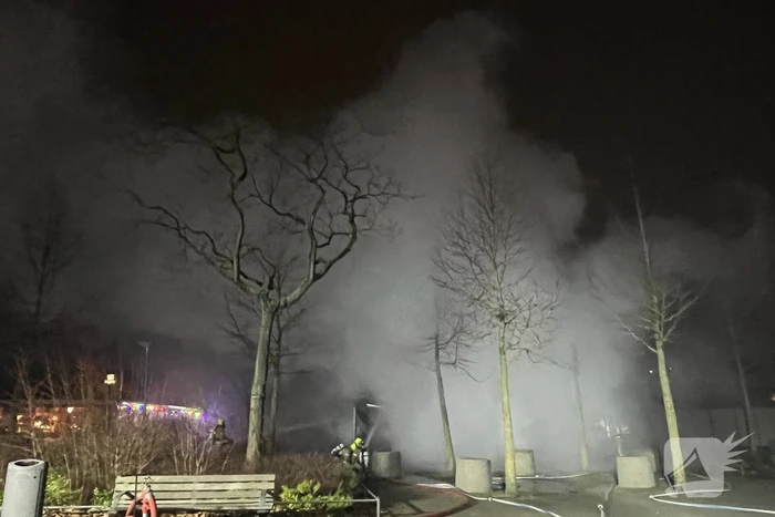 Enorme rookontwikkeling bij uitslaande brand