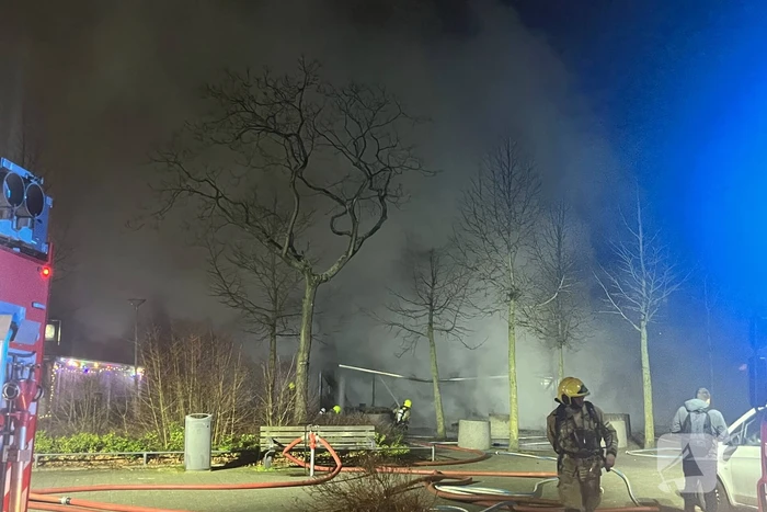 Enorme rookontwikkeling bij uitslaande brand
