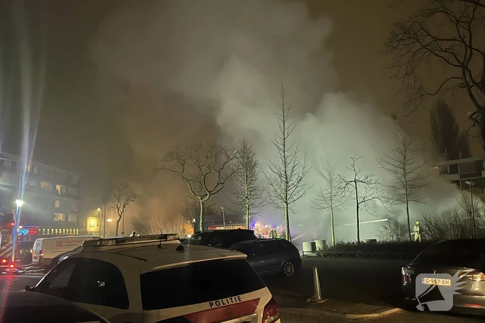Enorme rookontwikkeling bij uitslaande brand