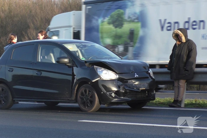 Rijstrook afgesloten na kop-staart botsing
