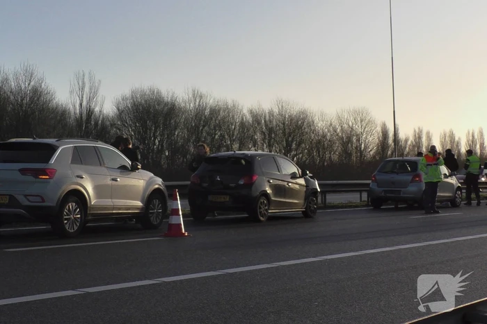 Rijstrook afgesloten na kop-staart botsing