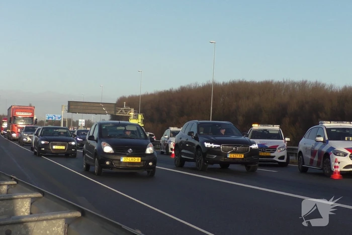 Rijstrook afgesloten na kop-staart botsing