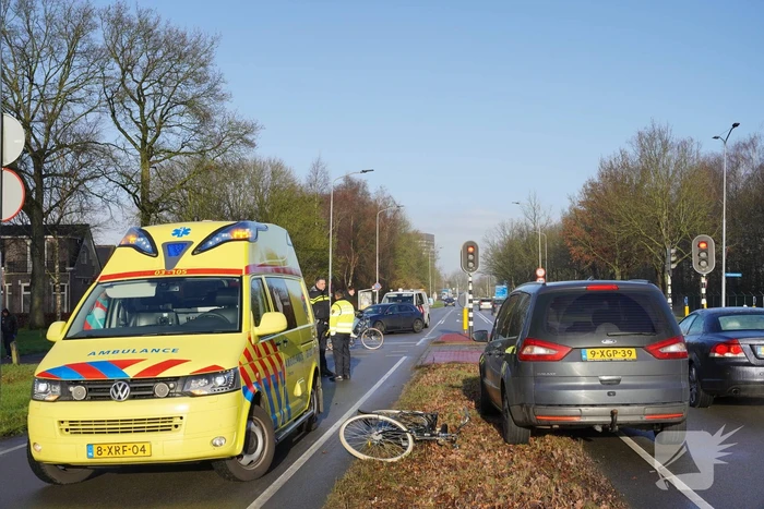 Voorruit aan diggelen bij botsing met fietser