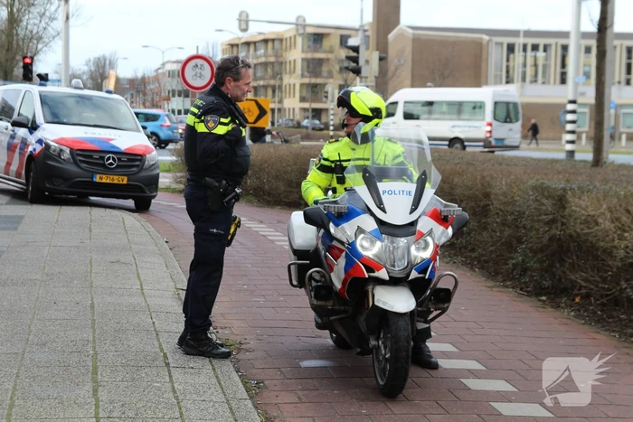 Kind valt uit kinderwagen bij aanrijding