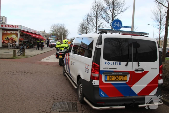 Kind valt uit kinderwagen bij aanrijding