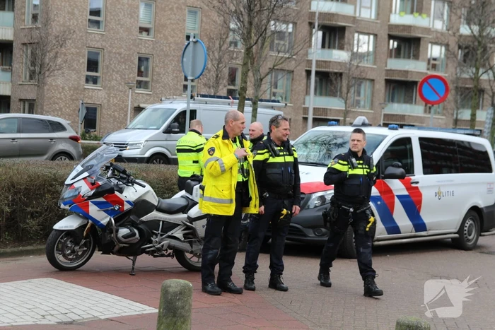 Kind valt uit kinderwagen bij aanrijding