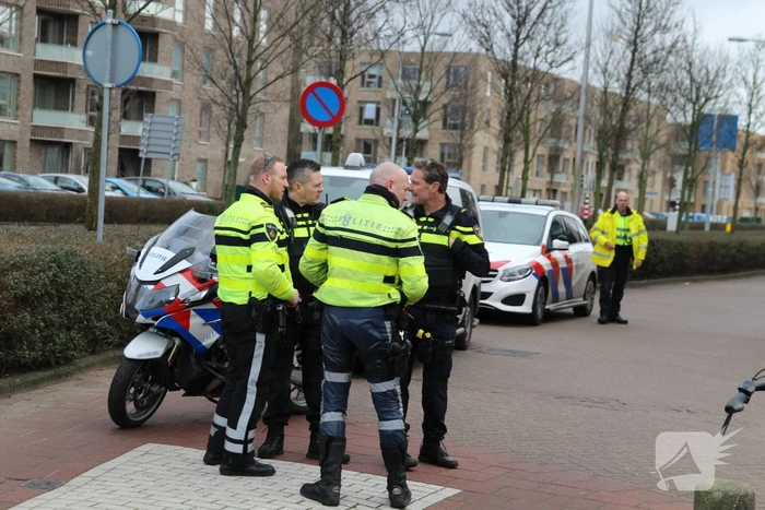 Kind valt uit kinderwagen bij aanrijding