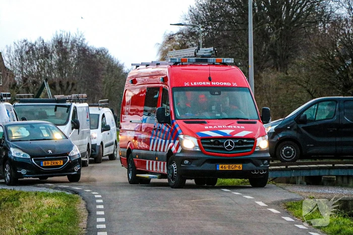 Omstanders redden scootmobiel bestuurder uit het water