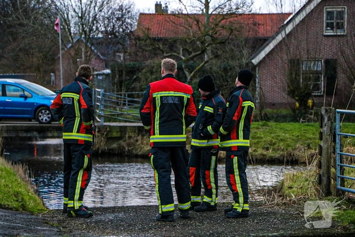 Omstanders redden scootmobiel bestuurder uit het water