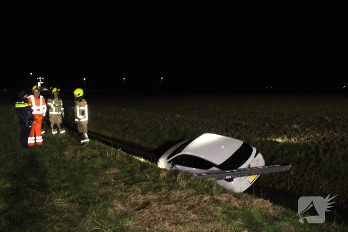 Automobilist belandt met auto in een sloot