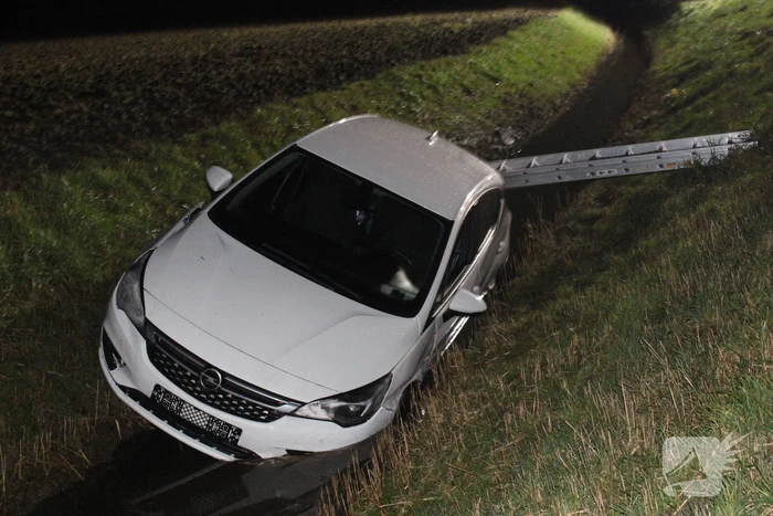 Automobilist belandt met auto in een sloot