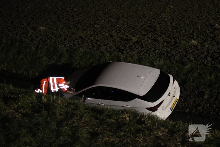 Automobilist belandt met auto in een sloot