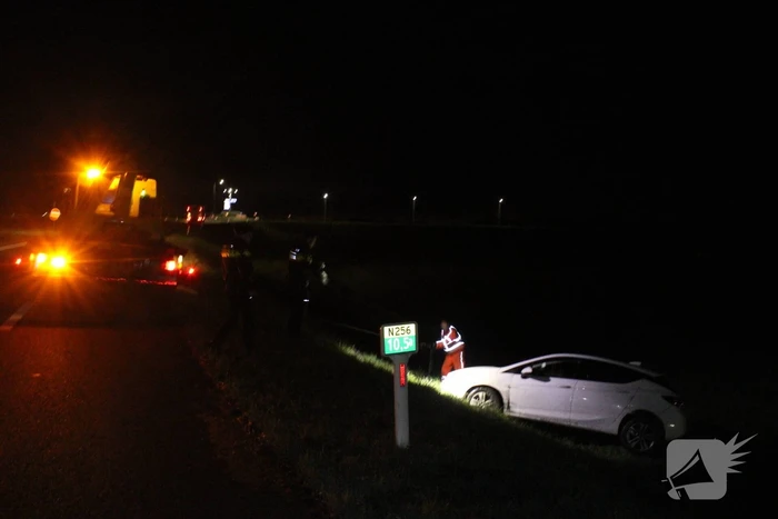 Automobilist belandt met auto in een sloot