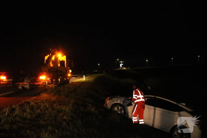 Automobilist belandt met auto in een sloot