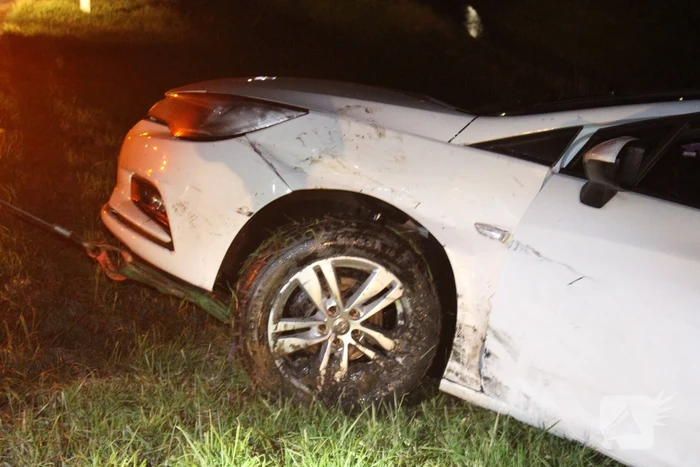 Automobilist belandt met auto in een sloot