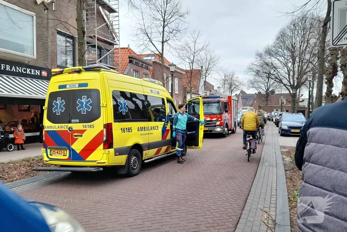 Persoon valt van trap boven op waterleiding