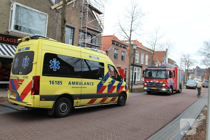 Persoon valt van trap boven op waterleiding