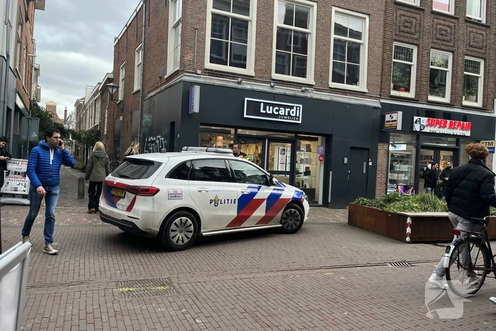 Politie zoekt verdachte na overval op juwelier