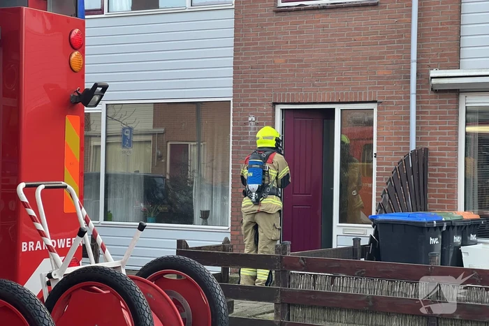 Buren slaan alarm bij brand in woning