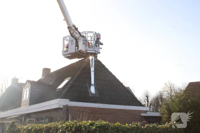Brandweer controleert woning na melding schoorsteenbrand