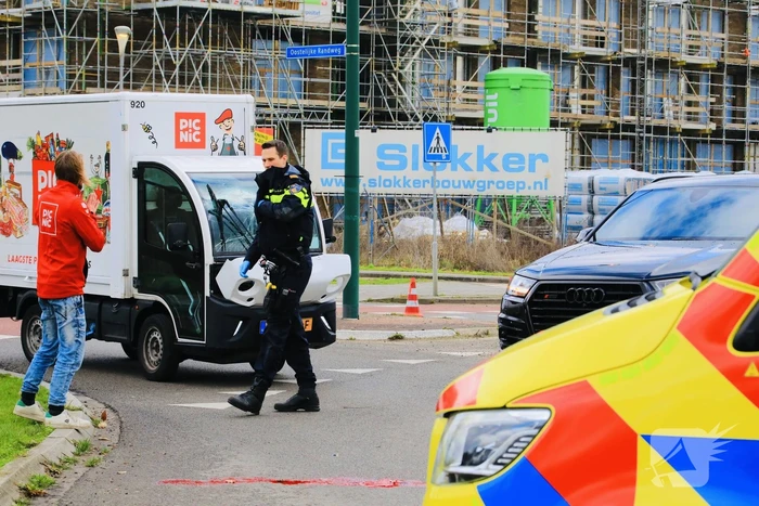 Fietser ernstig gewond bij botsing met bezorgwagen
