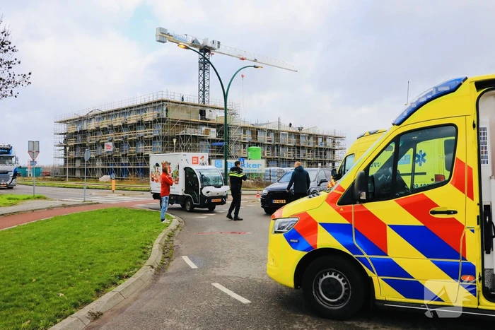 Fietser ernstig gewond bij botsing met bezorgwagen