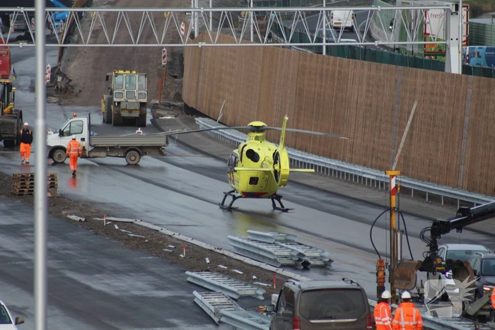 Traumahelikopter landt op provincialeweg