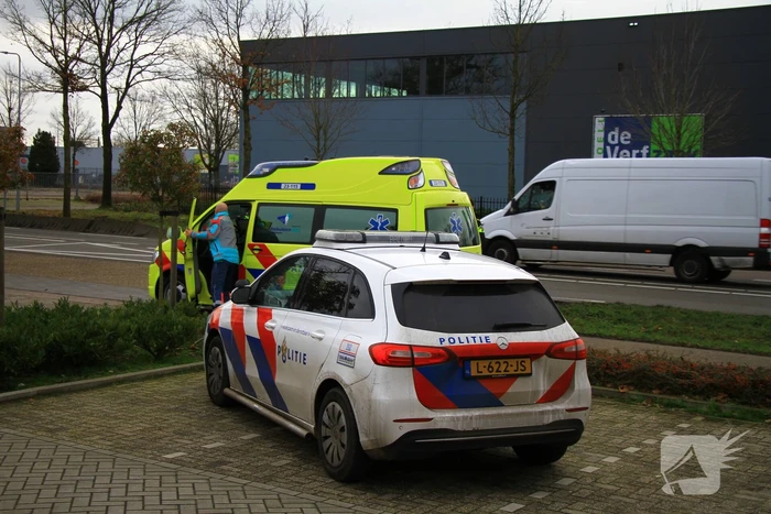 Scooterrijder gaat hard onderuit