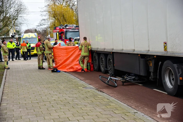 Fietser overleden bij ongeval met vrachtwagen