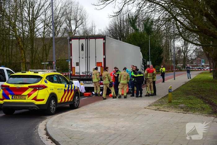 Fietser overleden bij ongeval met vrachtwagen