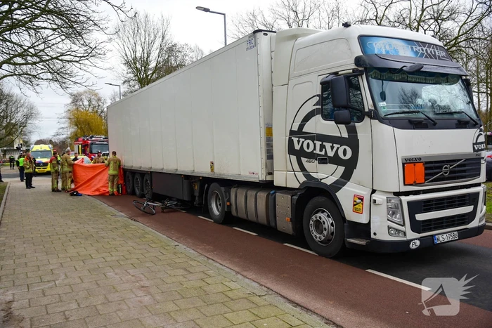 Fietser overleden bij ongeval met vrachtwagen