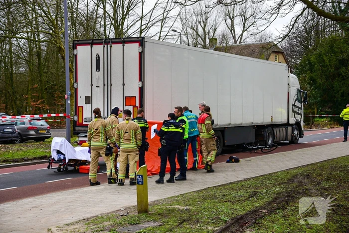 Fietser overleden bij ongeval met vrachtwagen