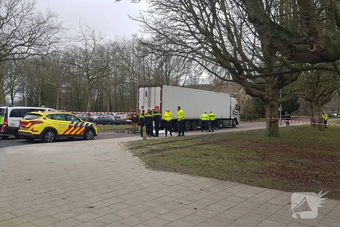 Fietser overleden bij ongeval met vrachtwagen