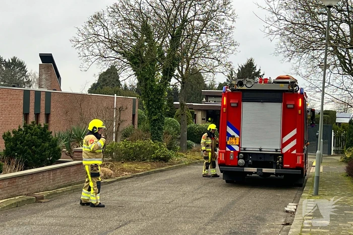 Gaslekkage in voortuin van woning